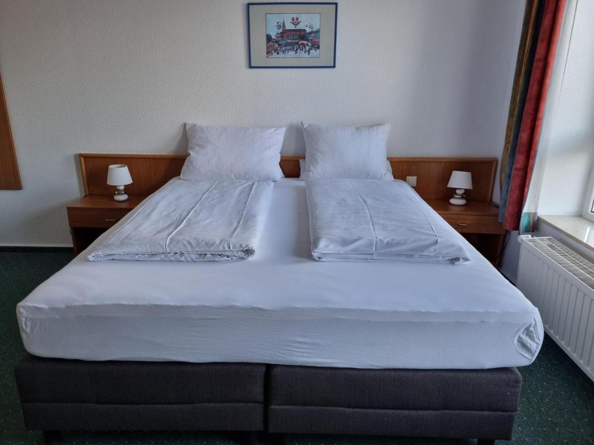 Erbenholz Hotel 拉岑 外观 照片