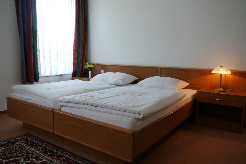 Erbenholz Hotel 拉岑 外观 照片